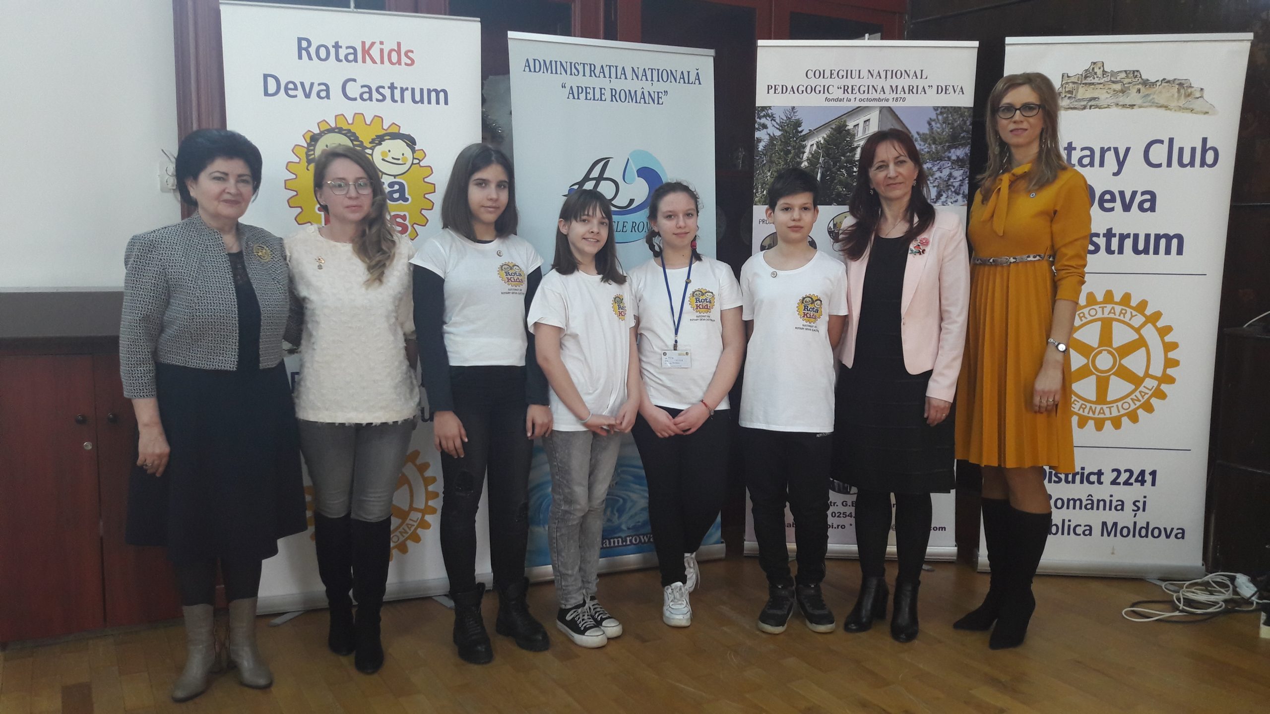 Zeci de desene, care transmit mesaje puternice despre apă și schimbările climatice, premiate de Rotary Club Deva Castrum