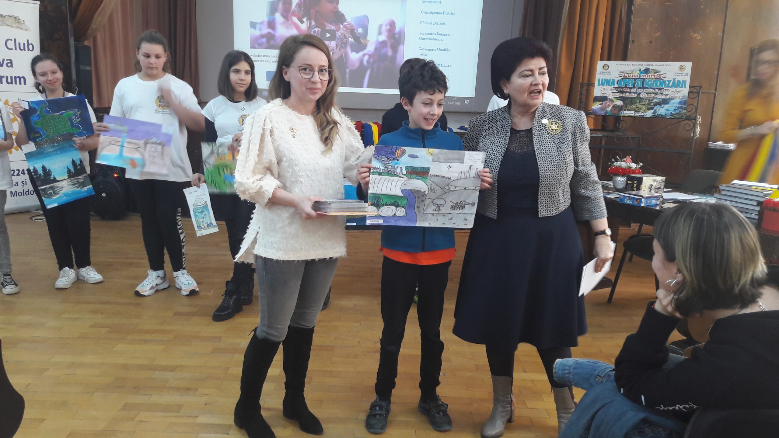 Zeci de desene, care transmit mesaje puternice despre apă și schimbările climatice, premiate de Rotary Club Deva Castrum