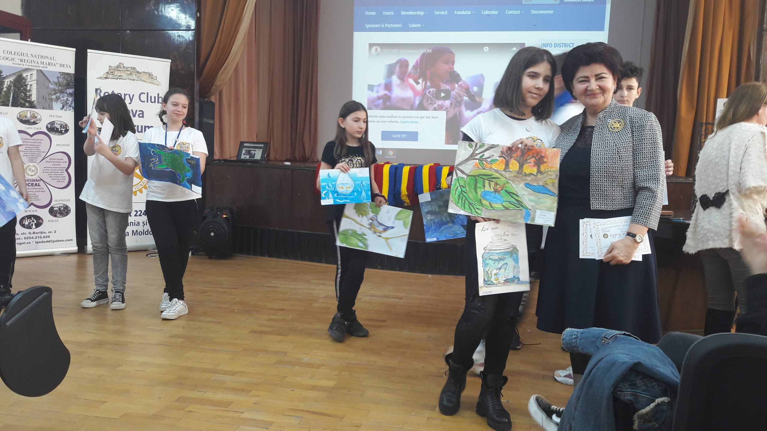 Zeci de desene, care transmit mesaje puternice despre apă și schimbările climatice, premiate de Rotary Club Deva Castrum