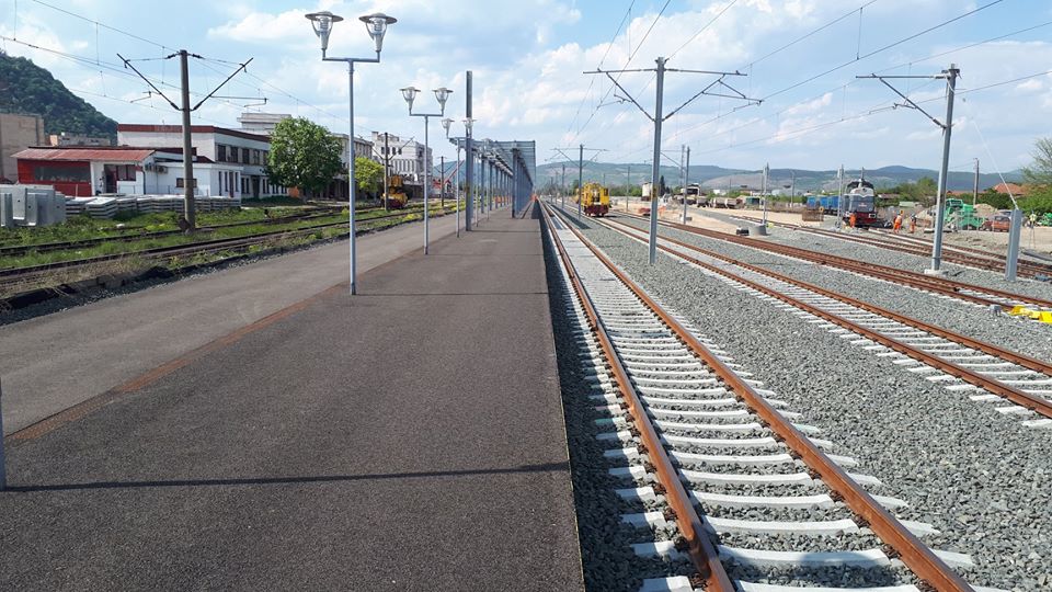 FOTO: Cum au avansat lucrările la calea ferată de mare viteză, între Simeria și Mintia. Traficul feroviar, redeschis de astăzi