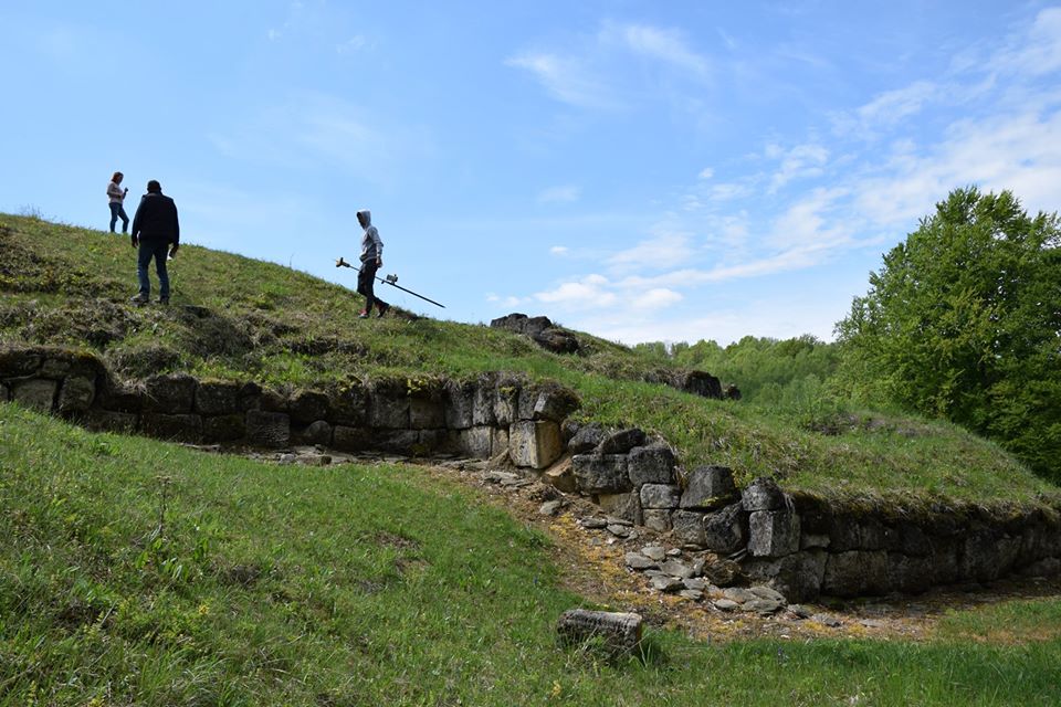 Măsurători topografice la cetatea dacică de la Blidaru