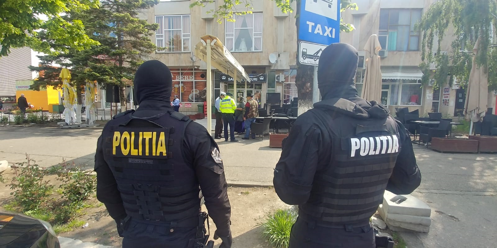 FOTO: Deva, împânzită de poliţie. Acţiuni cu efective mărite, în tot judeţul. Se verifică legalitatea deplasării în spaţiul public a cetăţenilor