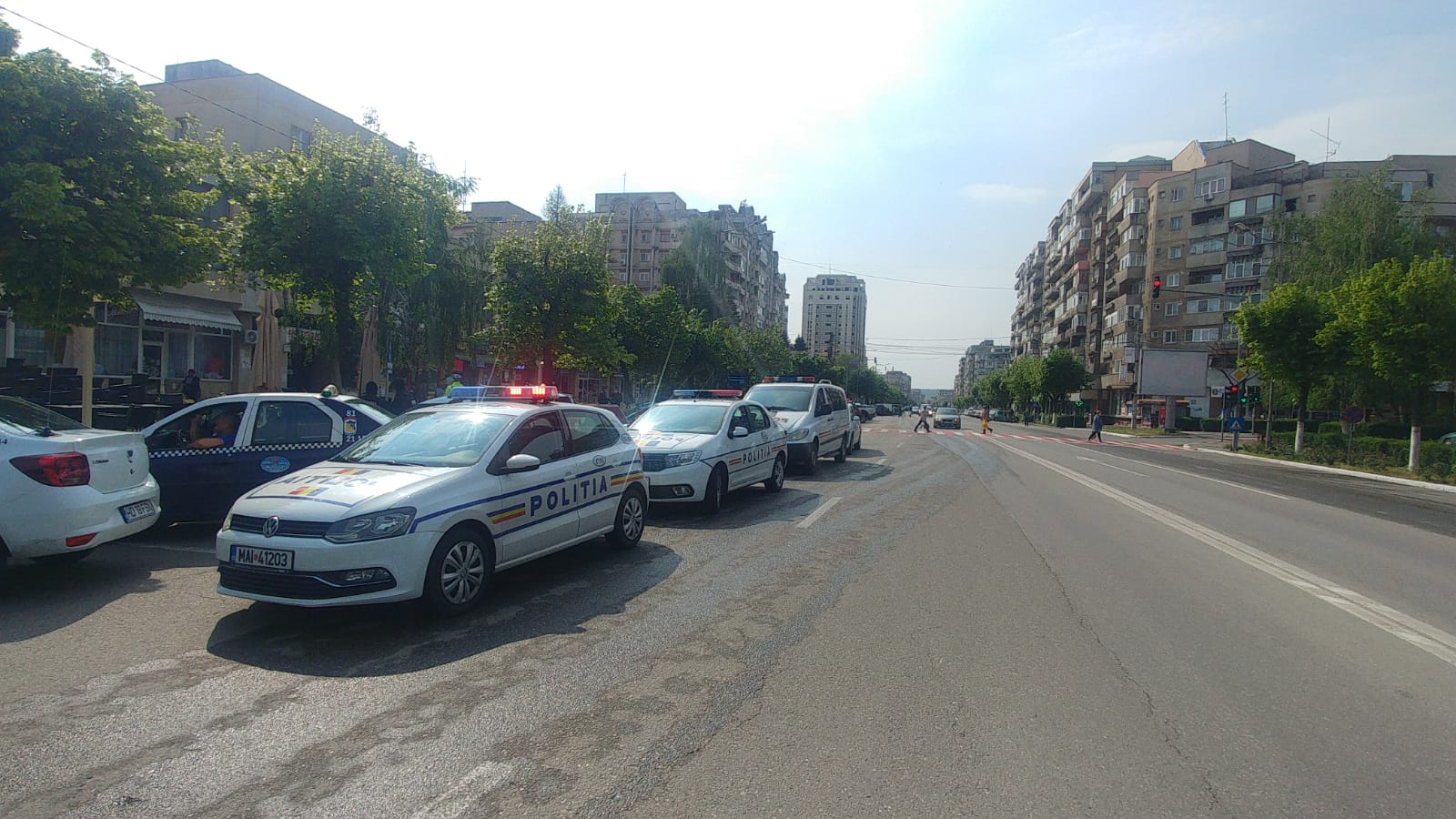 FOTO: Deva, împânzită de poliţie. Acţiuni cu efective mărite, în tot judeţul. Se verifică legalitatea deplasării în spaţiul public a cetăţenilor