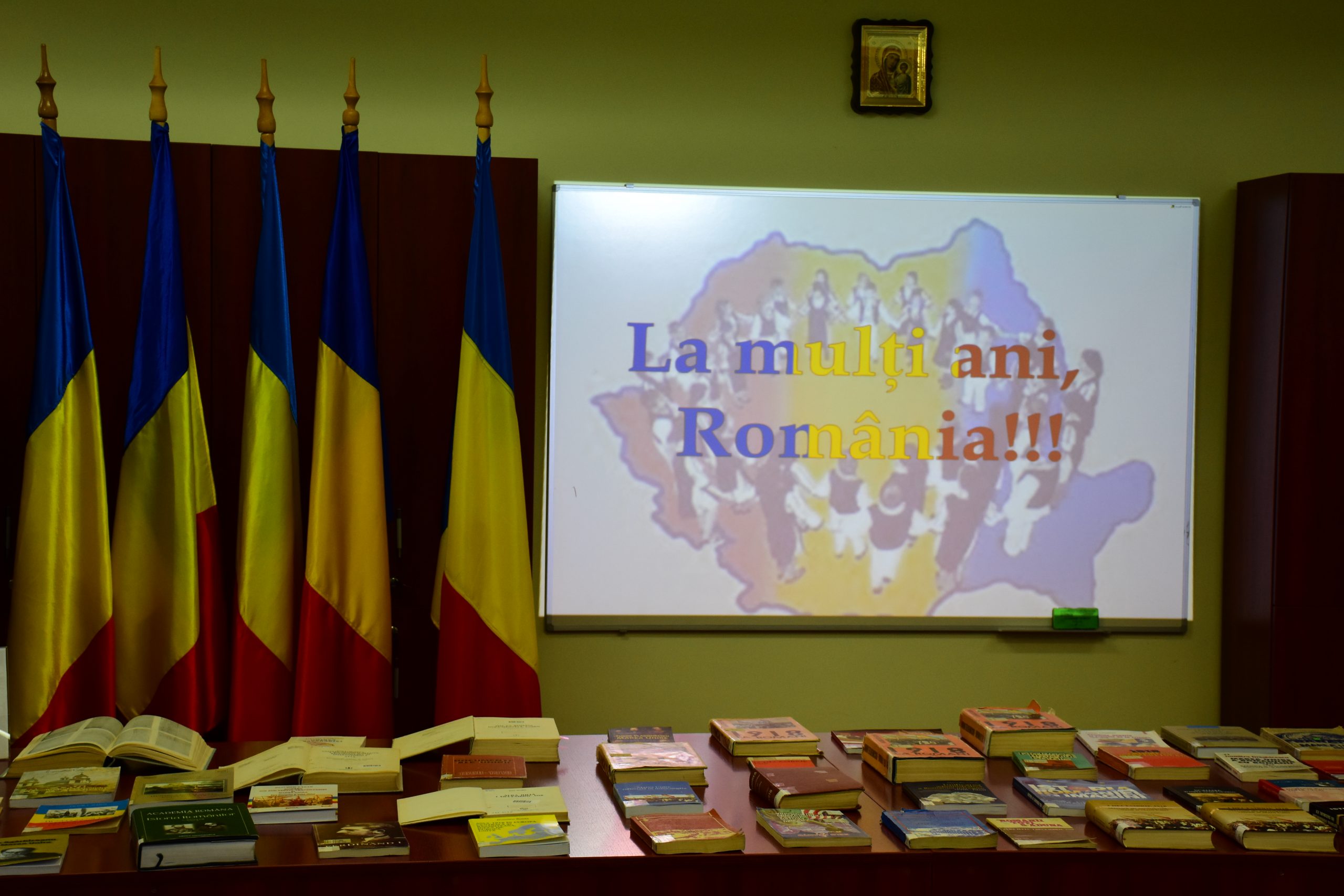 “Ziua Națională a României”: Prezentare cultural-educativă, organizată de  Biblioteca Judeţeană „Ovid Densusianu” Hunedoara – Deva