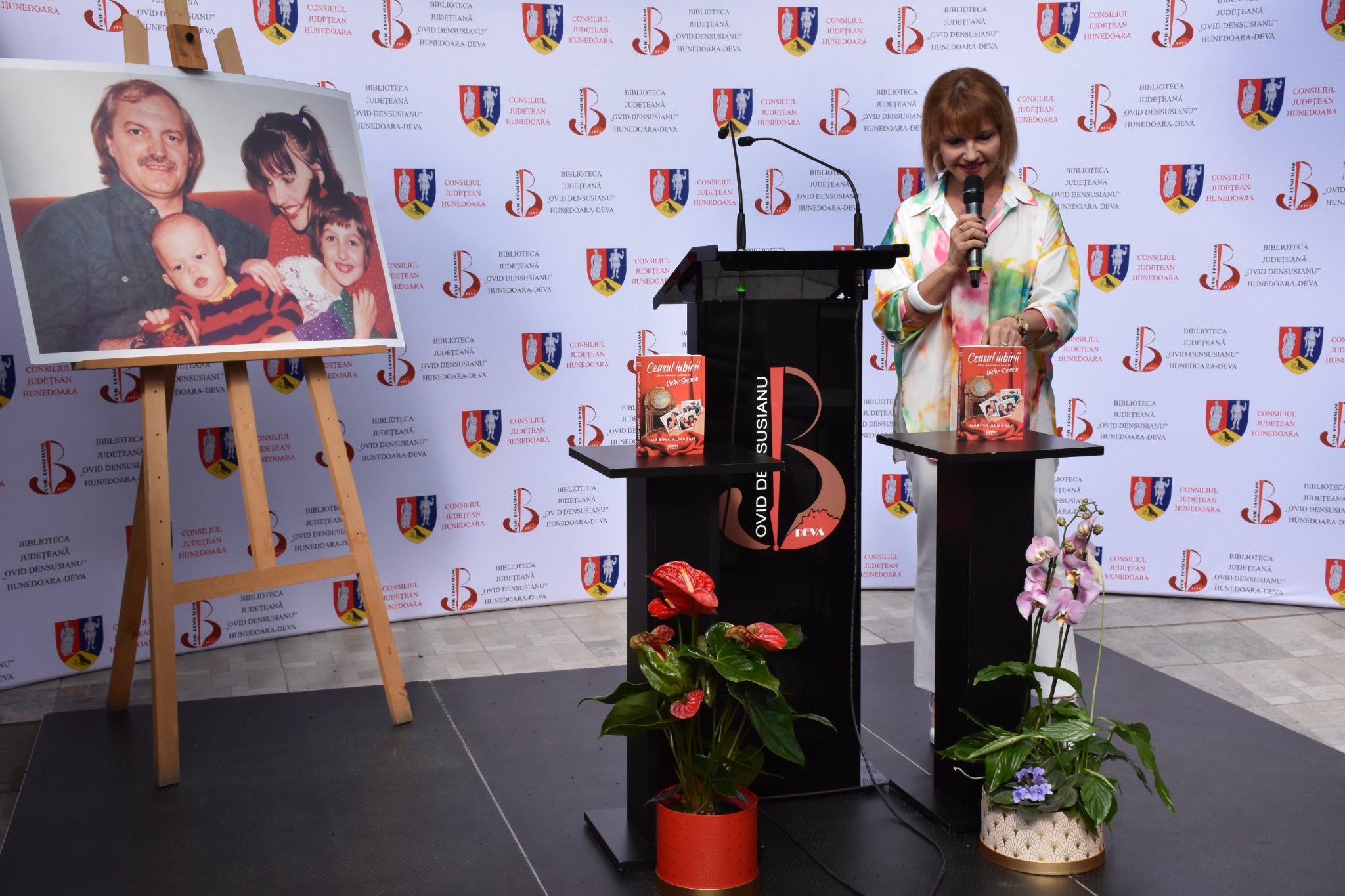 Cunoscuta jurnalistă și realizatoare de emisiuni TV Marina Almășan și-a lansat noua carte la Deva. Eveniment organizat de Biblioteca Județeană