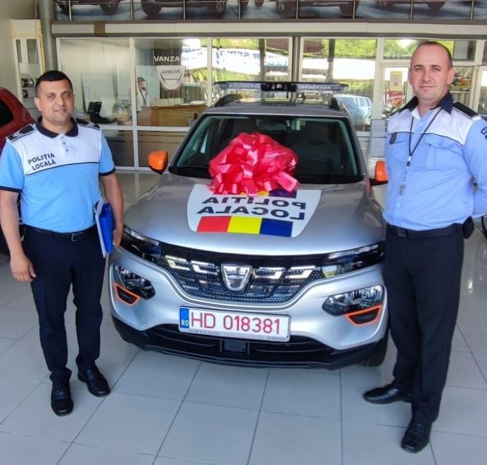 Mașină electrică pentru polițiștii locali din Petroșani