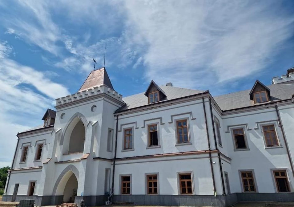 Restaurarea Castelului Nopcsa din Săcel, aproape de final. Pregătiri pentru repunerea faimosului edificiu pe harta turistică a județului