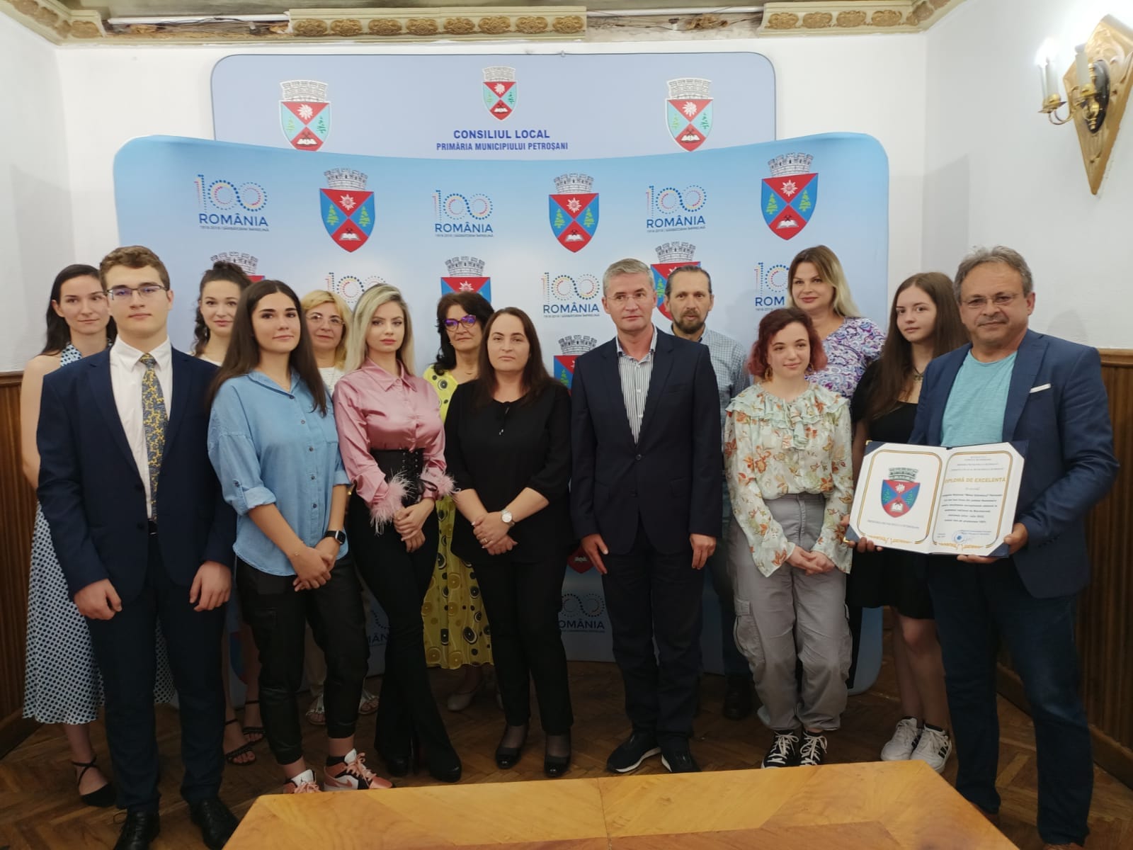 Diplomă de excelență pentru Colegiul „Mihai Eminescu”, cu 100% rata de promovabilitate la Bacalaureat
