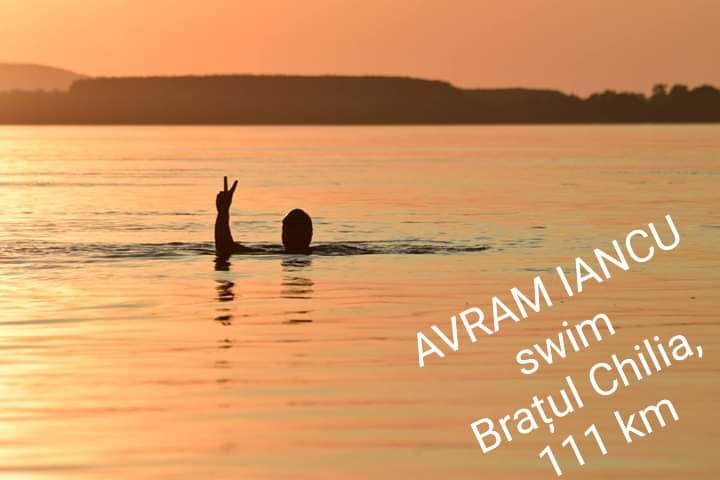 Avram Iancu înoată pe Brațul Chilia al Dunării și străbate cei 111 kilometri ai acestuia