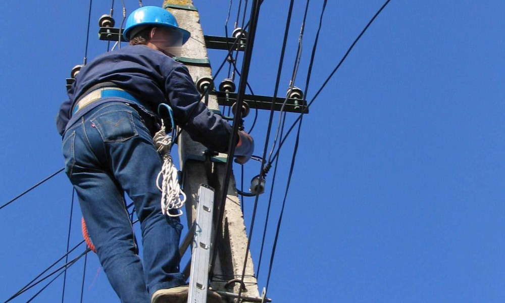 Întreruperi de energie electrică, programate în județul Hunedoara, în perioada 27 – 31 martie