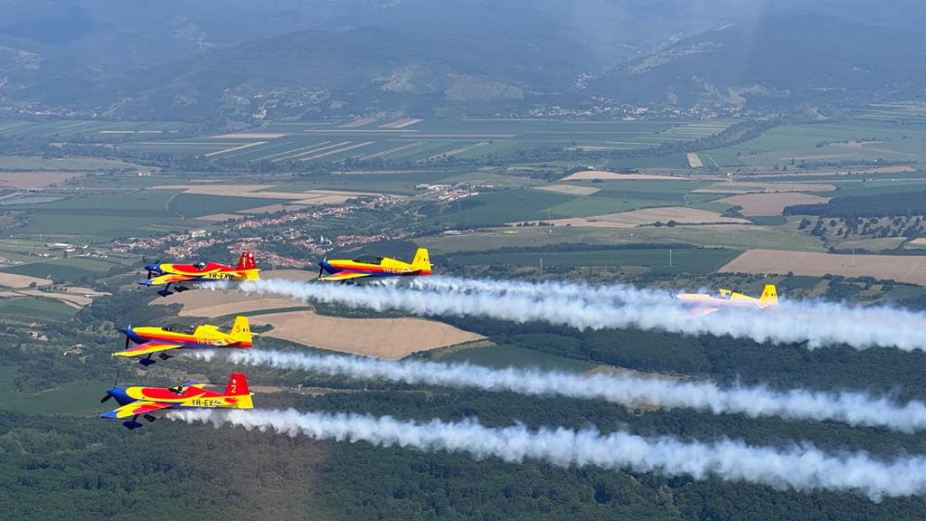 Porți deschise la Aeroclubul Teritorial „Constantin Manolache” Deva. Spectaculos show aviatic, cu „Șoimii României”