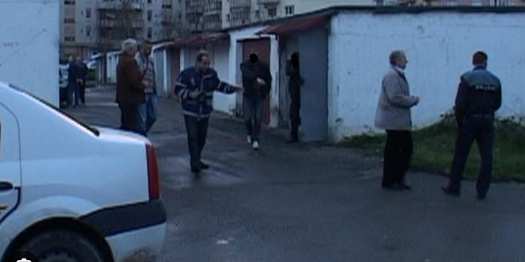 Doi tineri, reținuți după ce au furat bunuri în valoare de 7000 de lei dintr-un garaj